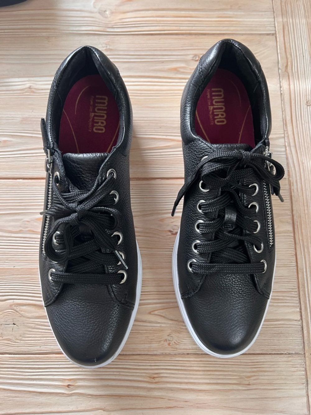 Munro Tilly Black Leather Sneakers Size 10 Zip Comfort Shoes